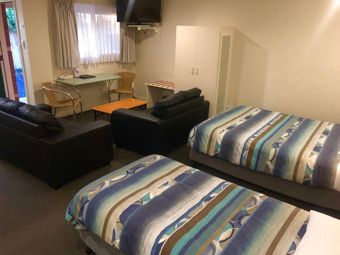 Bedroom 3, Sheffield Motor Inn, Kentish