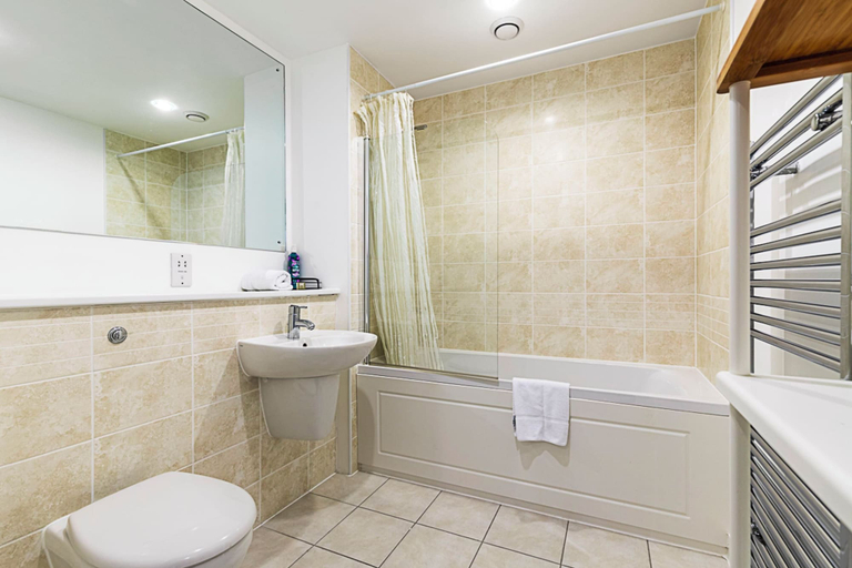 Bathroom 3, Stratford London Oasis, London