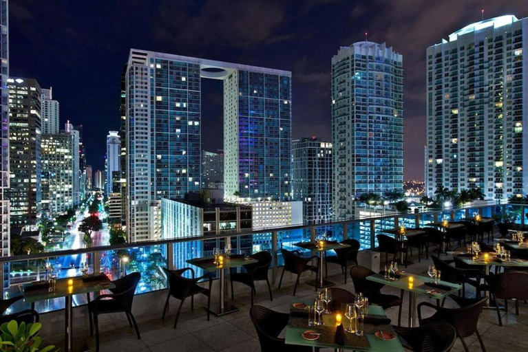 Food & Drinks, Deluxe Brickell Suite w pool gym City views, Miami-Dade
