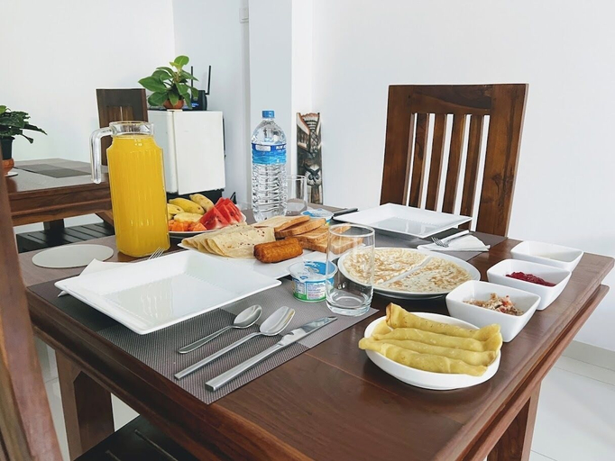Food & Drinks 3, Easy Stay, K.F.G. & G. Korale