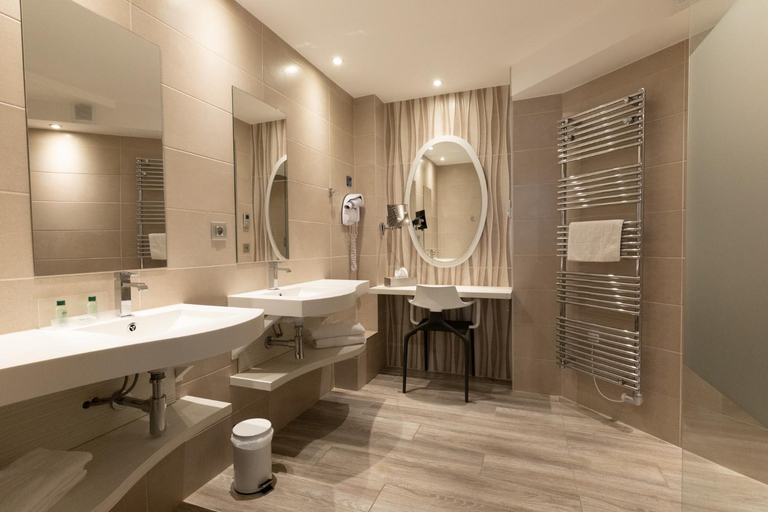 Bathroom 4, Hotel Europe, Hérault