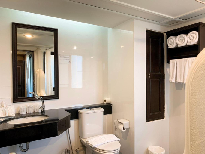 Bathroom 15