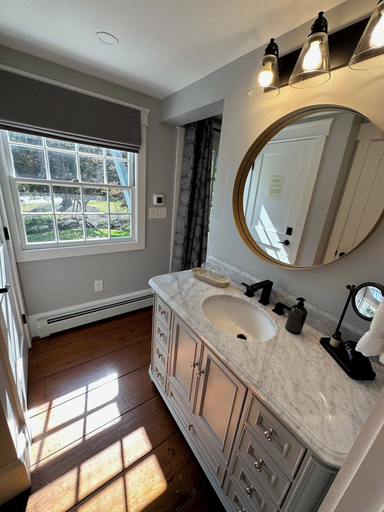 Bathroom 4, Inn at Perkins Cove, York