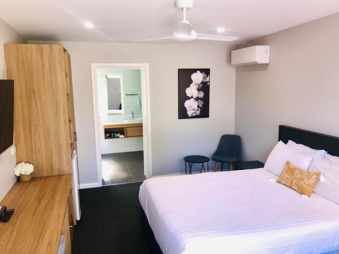 Bedroom 1, Hive Hotel, Eurobodalla