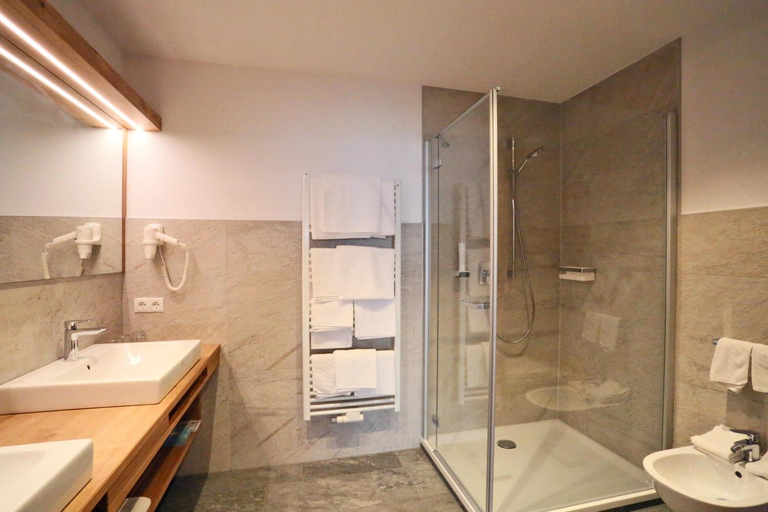 Bathroom 3, Alpenhotel Ratsberg 1650m, Bolzano