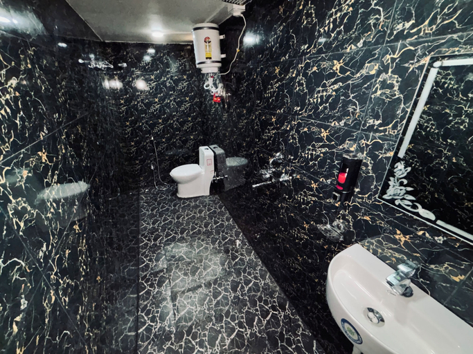 Bathroom 5, Shree Balaji Comfort, Varanasi