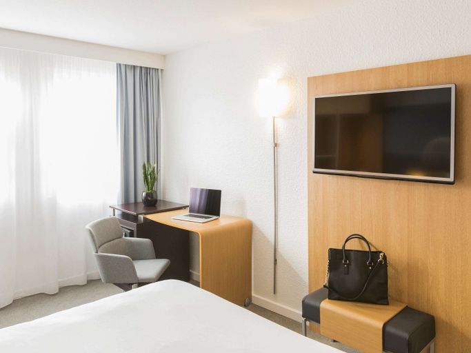 Bedroom 3, Novotel Strasbourg Centre Halles, Bas-Rhin