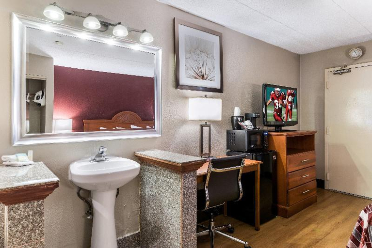 Bathroom 16