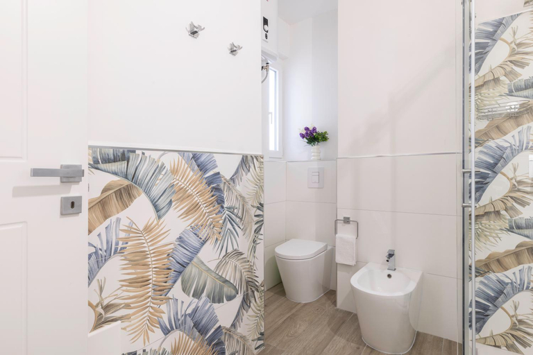 Bathroom 2, Quarzo Modern Rooms, Cagliari