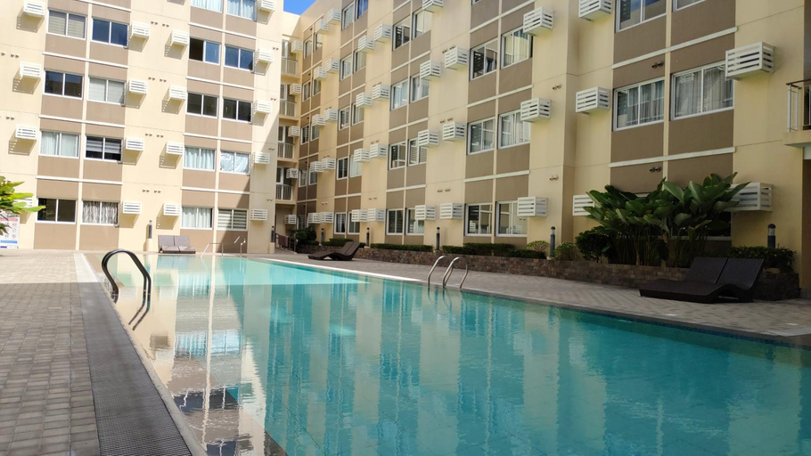Others 2, J Studio - Fast WiFi, 55" UHD TV with Netflix & Prime Video, Free Pool Access, Biñan