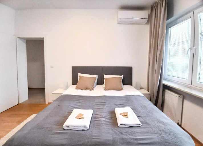 5, Warsaw Concierge Hoza Centrum, Warsaw
