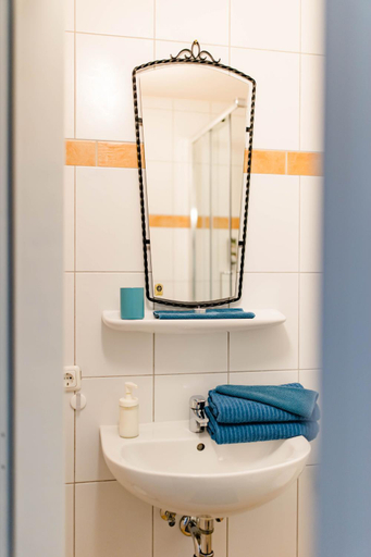 Bathroom 2, Tauglerei Doppelzimmer Bergamotte, Hallein