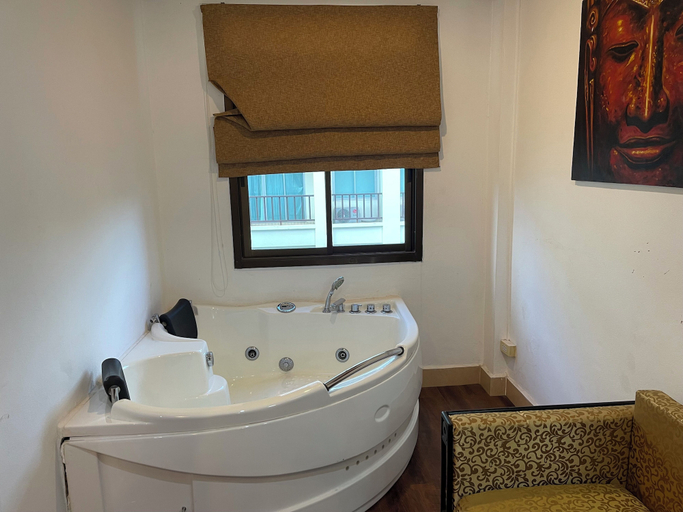 Bathroom 5, Lucky City Hotel, Vientiane