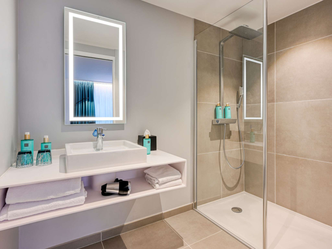 Bathroom 5, Novotel Paris Centre Bercy, Paris