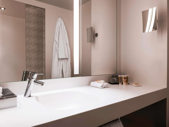 Bathroom 5, Hotel Mercure Paris CDG Airport & Convention, Val-d'Oise