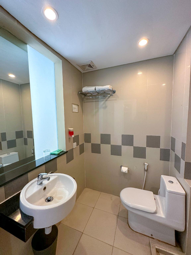 Bathroom 13
