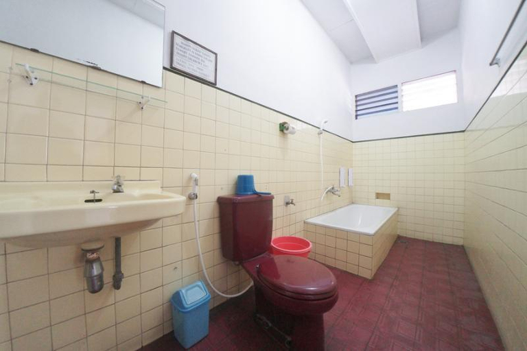 Bathroom 9