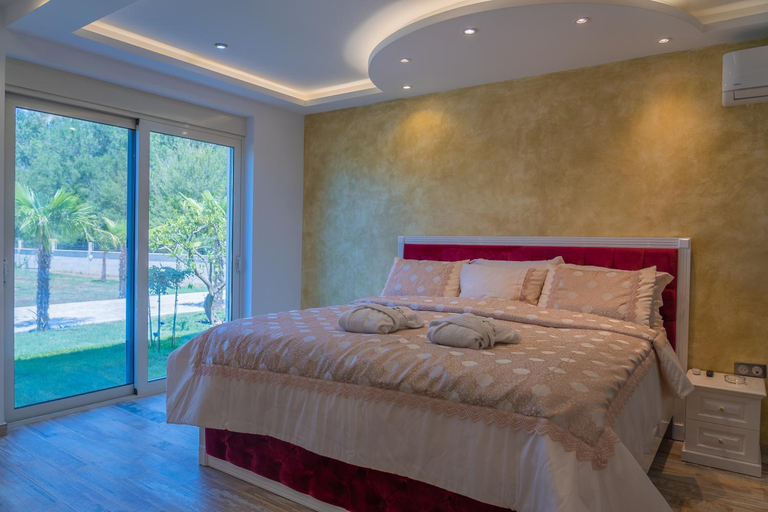 Others 2, Villa 100 Palme