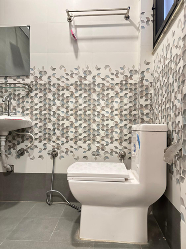 Bathroom 2, Ivanna stay, Bagmati
