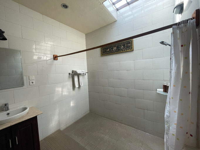 Bathroom 9
