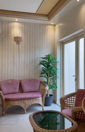 Others 5, Levant Hotel