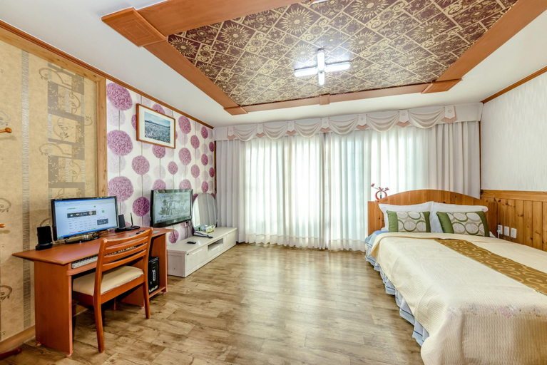 Bedroom 3, Gyulhyanggi Pension, Seogwipo