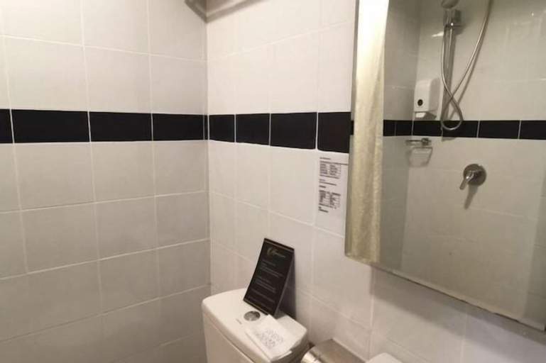 Bathroom 22