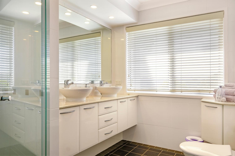 Bathroom 4