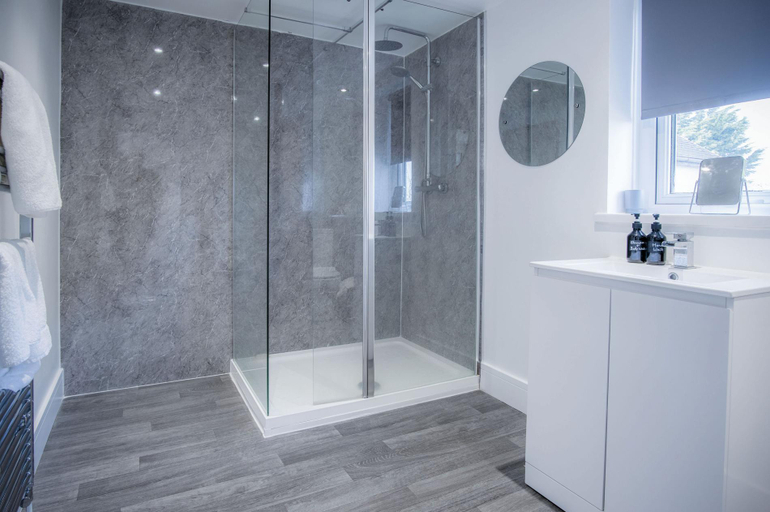 Bathroom, Oasis - 2 Bedroom Apartment - Ocean Breeze, Swansea