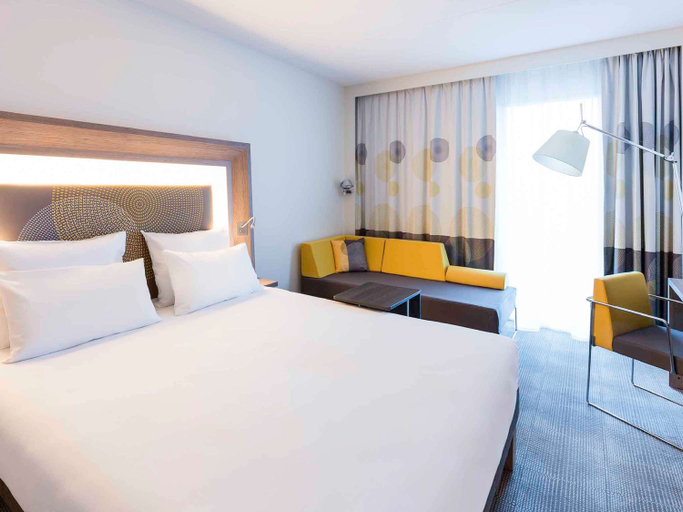 Bedroom 3, Novotel Bordeaux Lac, Gironde