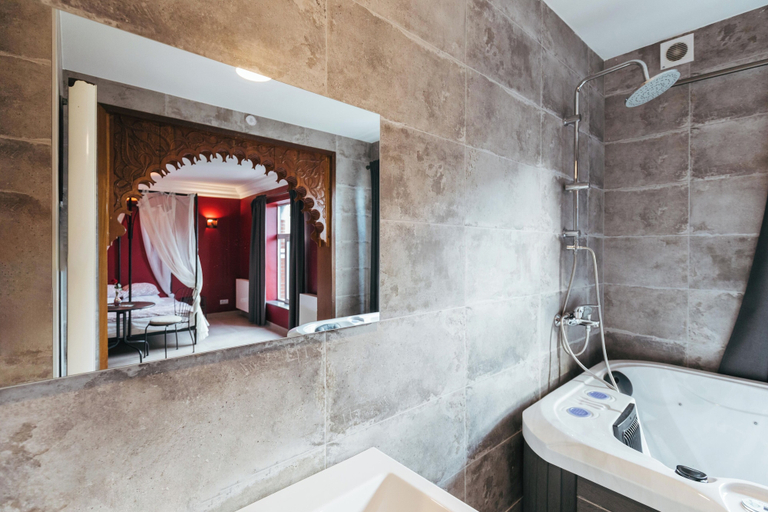Bathroom 5, Riad Nour Hotel, Liège