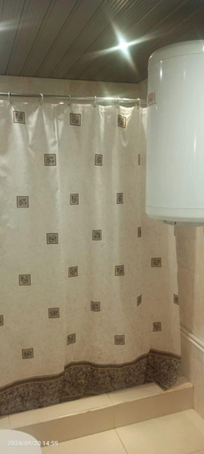 Bathroom 4, VanHotel