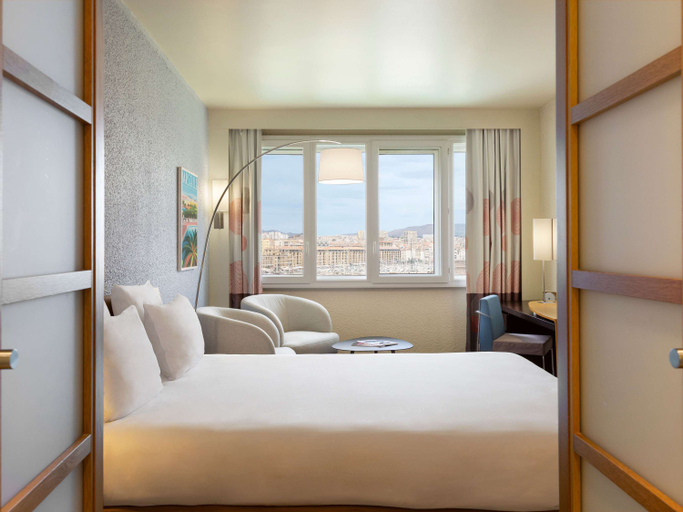 Bedroom 4, Novotel Marseille Vieux-Port, Bouches-du-Rhône