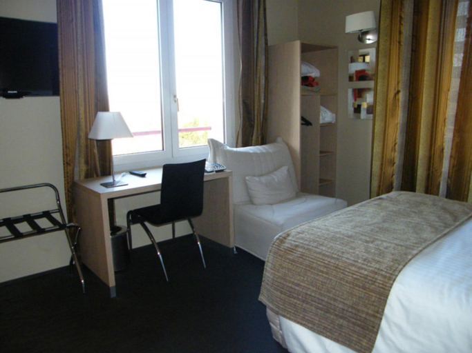 Bedroom 3, CIT'HOTEL Saint-Pierre, Calvados