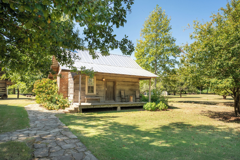 Exterior & Views, Green Frog Farm Cabins, Crockett