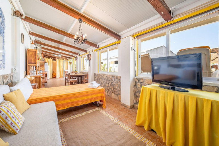 Others 2, Eclectic oasis with poolside charm in Arranho, Arruda dos Vinhos