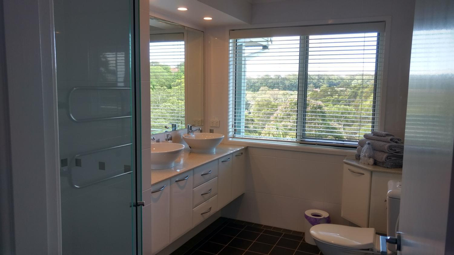 Bathroom 14
