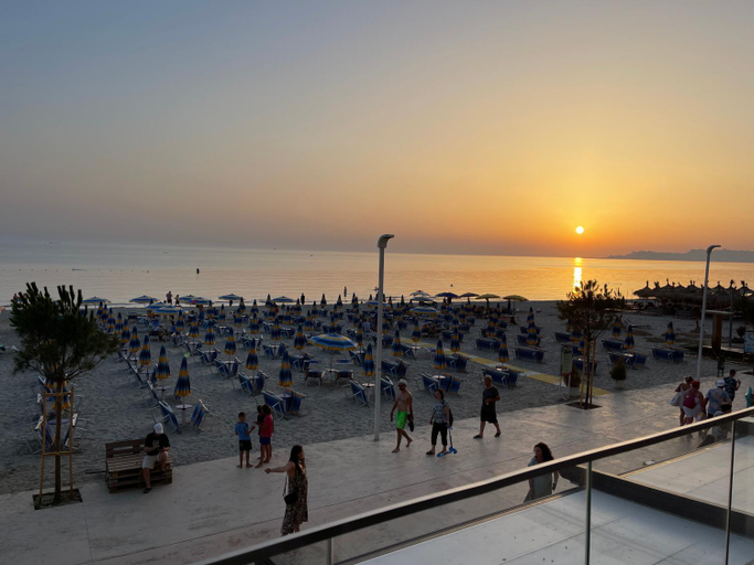 Others 4, Deluxe Residence, Durrësit