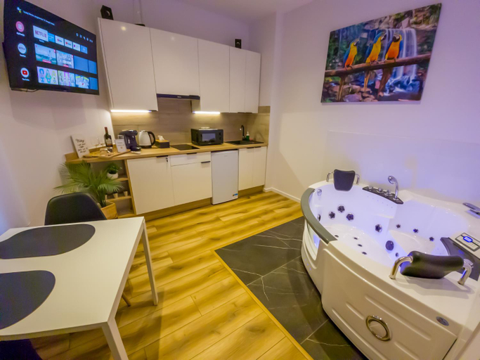 Hot tub 2, Punkt - Apartamenty z jacuzzi w centrum Katowic, Katowice City