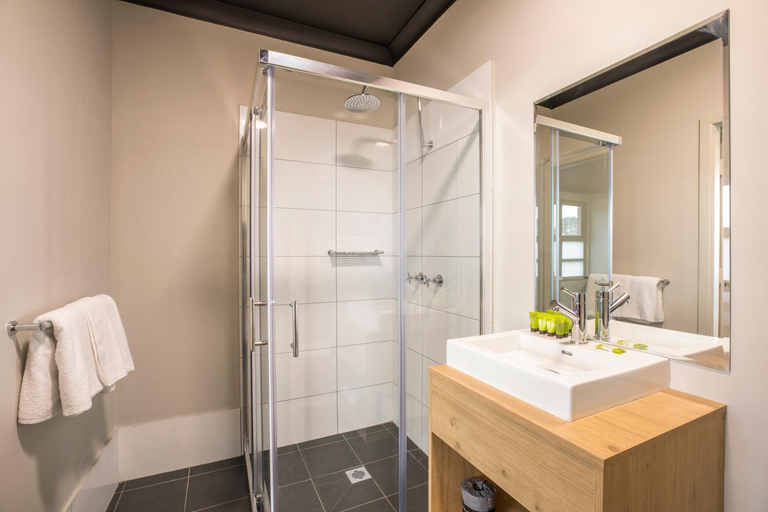 Bathroom 11