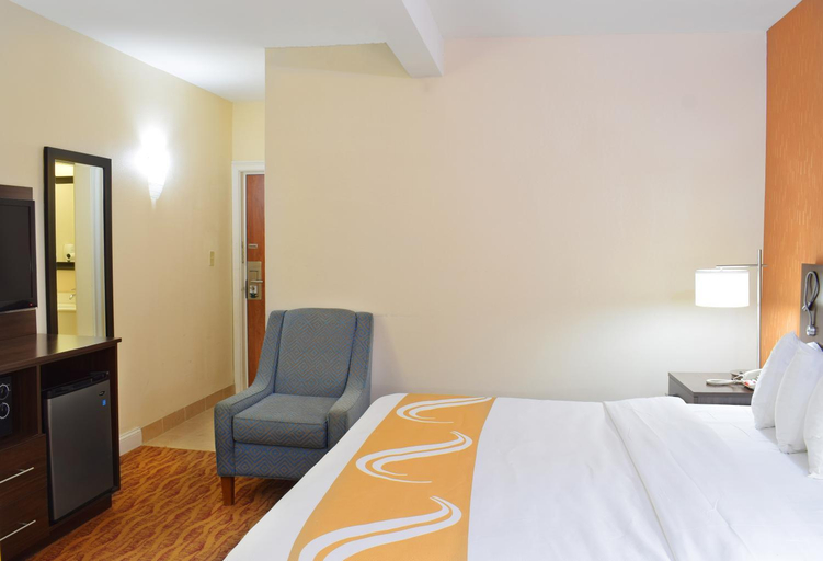 Bedroom, Quality Inn & Suites Middletown - Newport, Newport