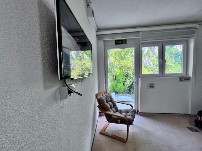 Others 5, Apartments / Studio Matka