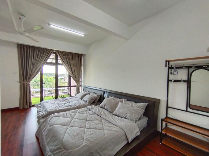 Bedroom 2, No 68 Sunlight Homestay 4R3B - (24 Pax, Karaoke) , Kuala Selangor