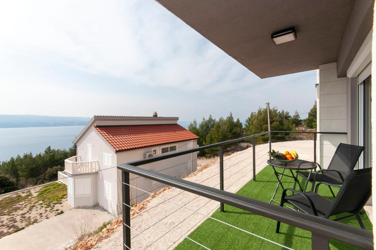 Others 5, Villa M&M, Omiš