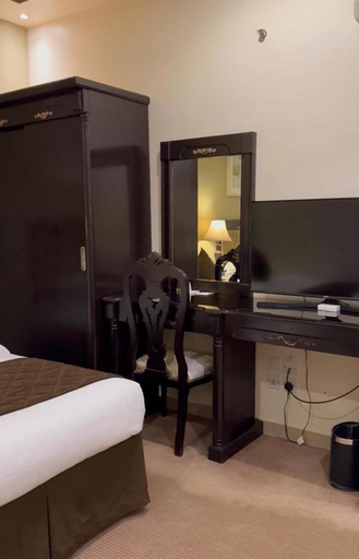 Others 3, Levant Hotel