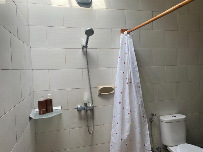Bathroom 10