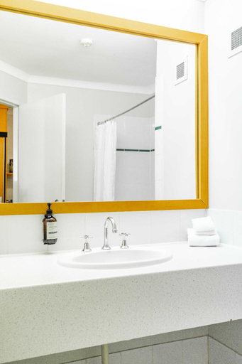 Bathroom 13