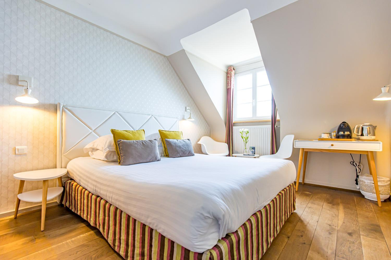 Bedroom 3, Hotel-Spa et Residence Les Anges , Finistère