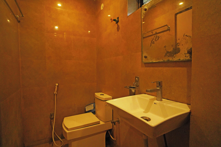 Bathroom 4, Hotel Sonargaon, Kolkata