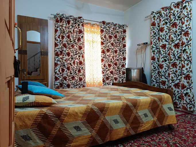 Bedroom 2, Goroomgo The Shafeeq Srinagar, Srinagar